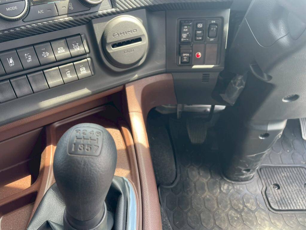 日野プロフィアセルフクレーン4段大型（10t）[写真22]