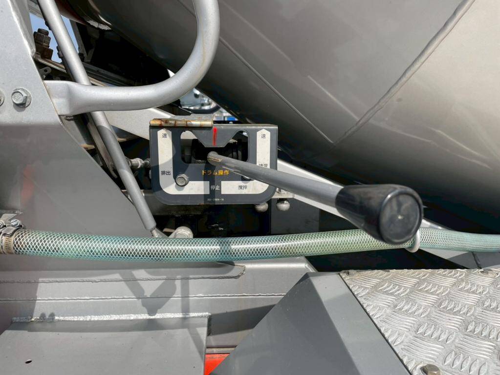 いすゞフォワードミキサー車（コンクリートミキサー）増トン（6t・8t）[写真10]