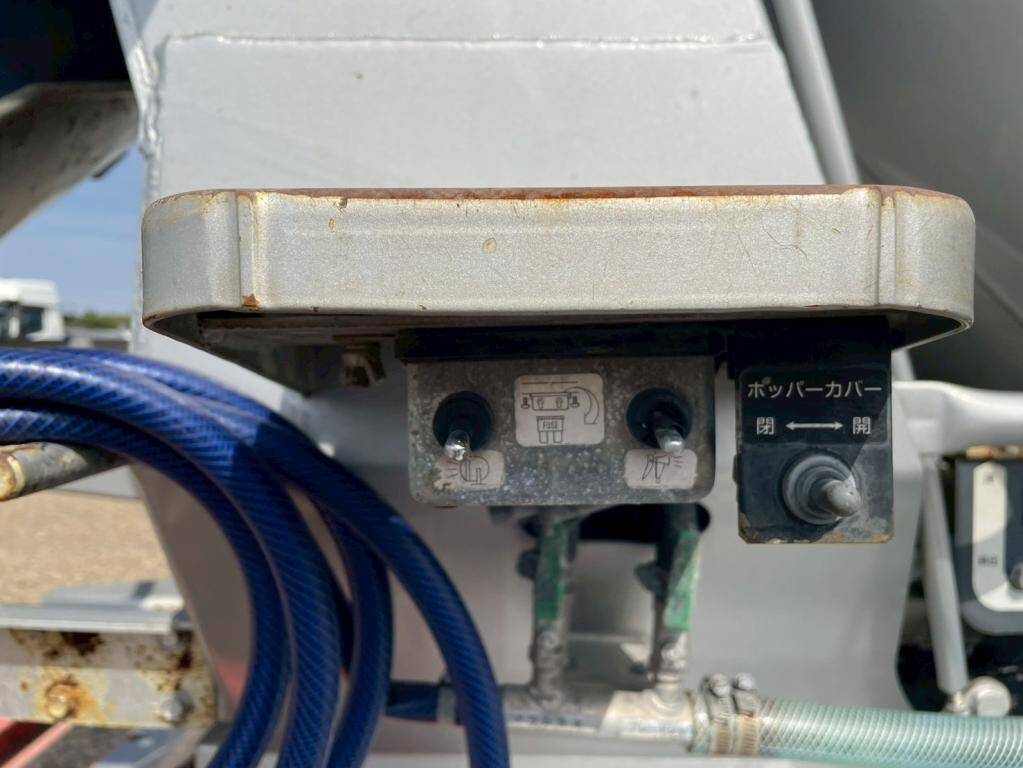 いすゞフォワードミキサー車（コンクリートミキサー）増トン（6t・8t）[写真11]