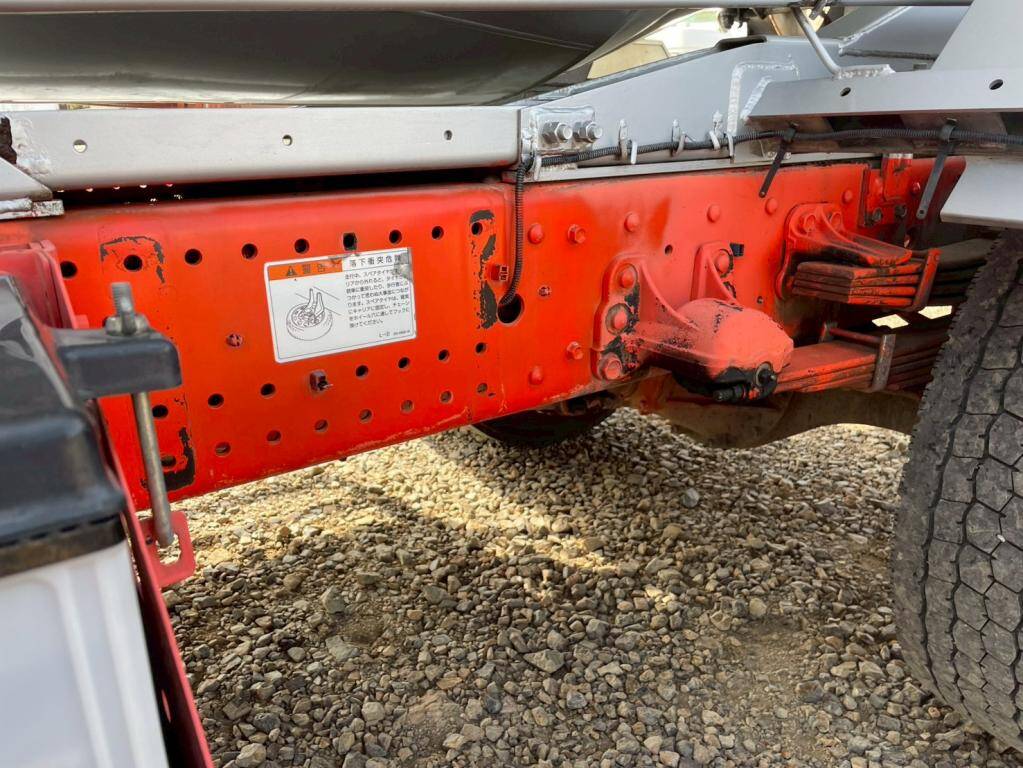 いすゞフォワードミキサー車（コンクリートミキサー）増トン（6t・8t）[写真12]