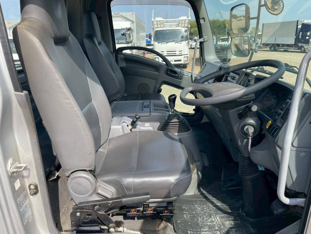 いすゞフォワードミキサー車（コンクリートミキサー）増トン（6t・8t）[写真19]