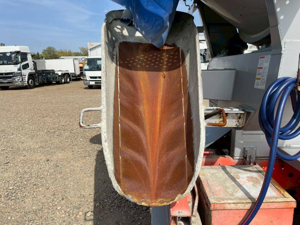 いすゞフォワードミキサー車（コンクリートミキサー）増トン（6t・8t）[写真09]