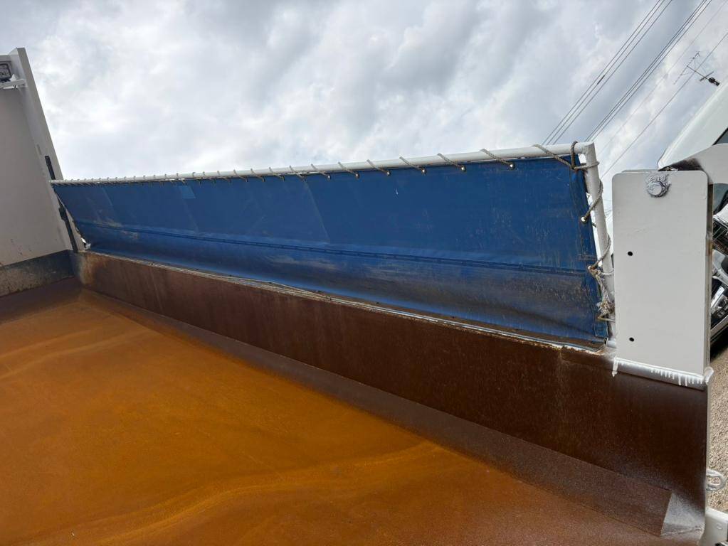 UDトラックスクオンダンプ大型（10t）[写真10]