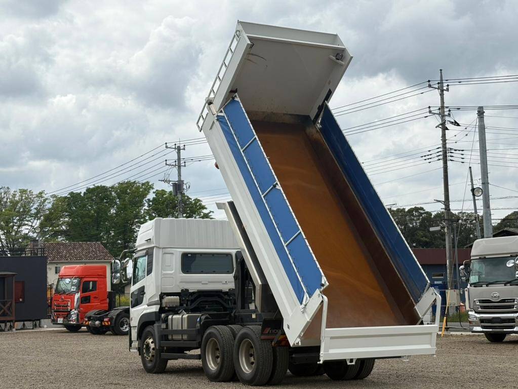 UDトラックスクオンダンプ大型（10t）[写真11]