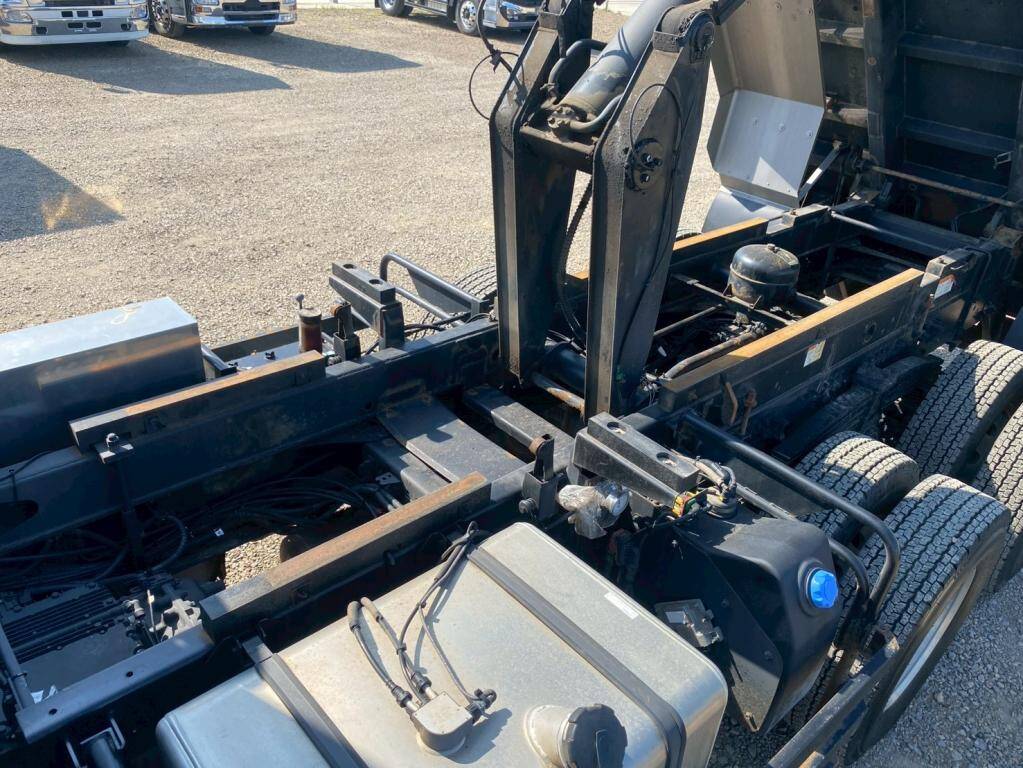 UDトラックスクオンダンプ大型（10t）[写真14]