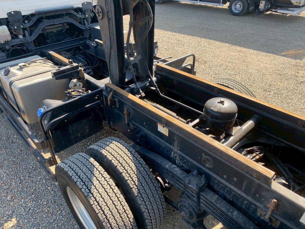 UDトラックスクオンダンプ大型（10t）[写真15]