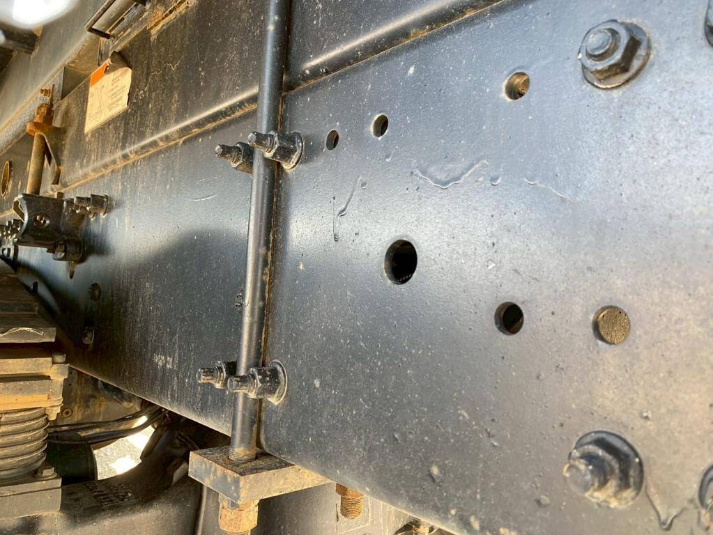 UDトラックスクオンダンプ大型（10t）[写真16]