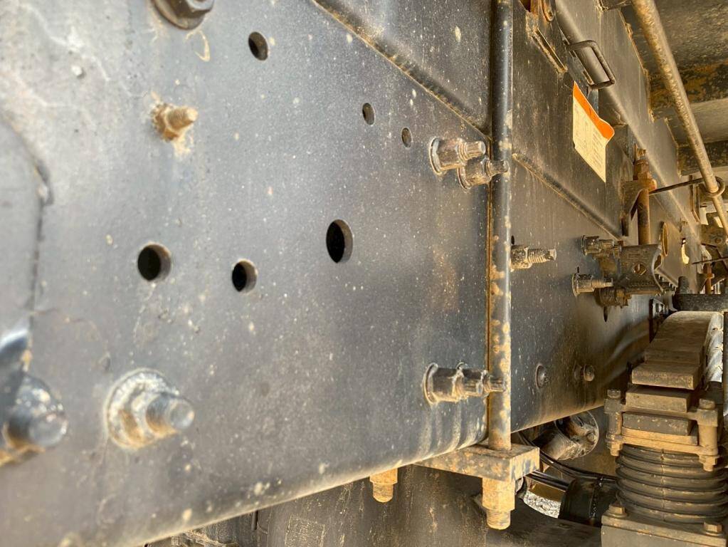 UDトラックスクオンダンプ大型（10t）[写真17]