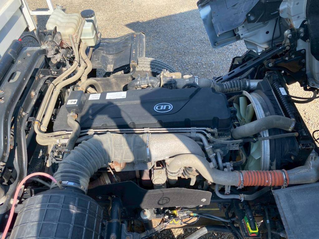 UDトラックスクオンダンプ大型（10t）[写真18]