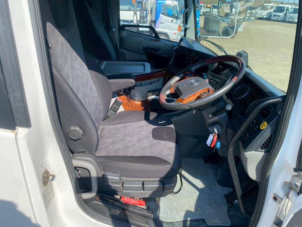 UDトラックスクオンダンプ大型（10t）[写真21]