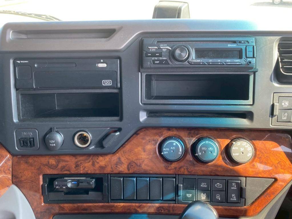 UDトラックスクオンダンプ大型（10t）[写真22]