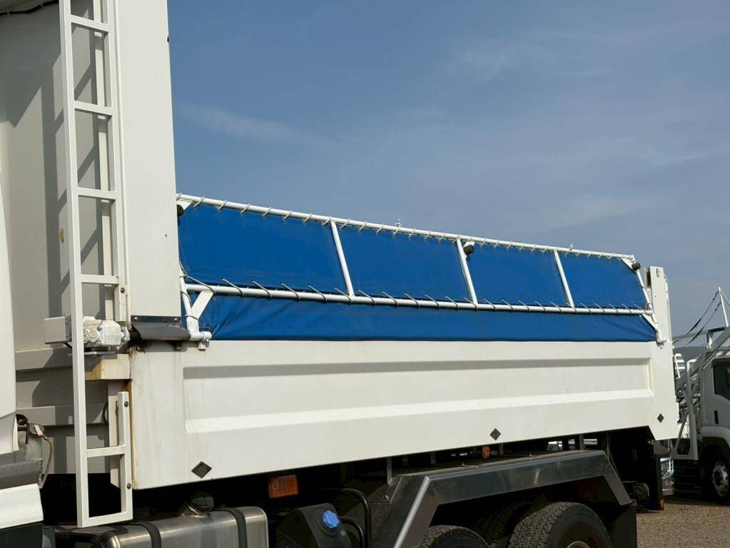 UDトラックスクオンダンプ大型（10t）[写真06]