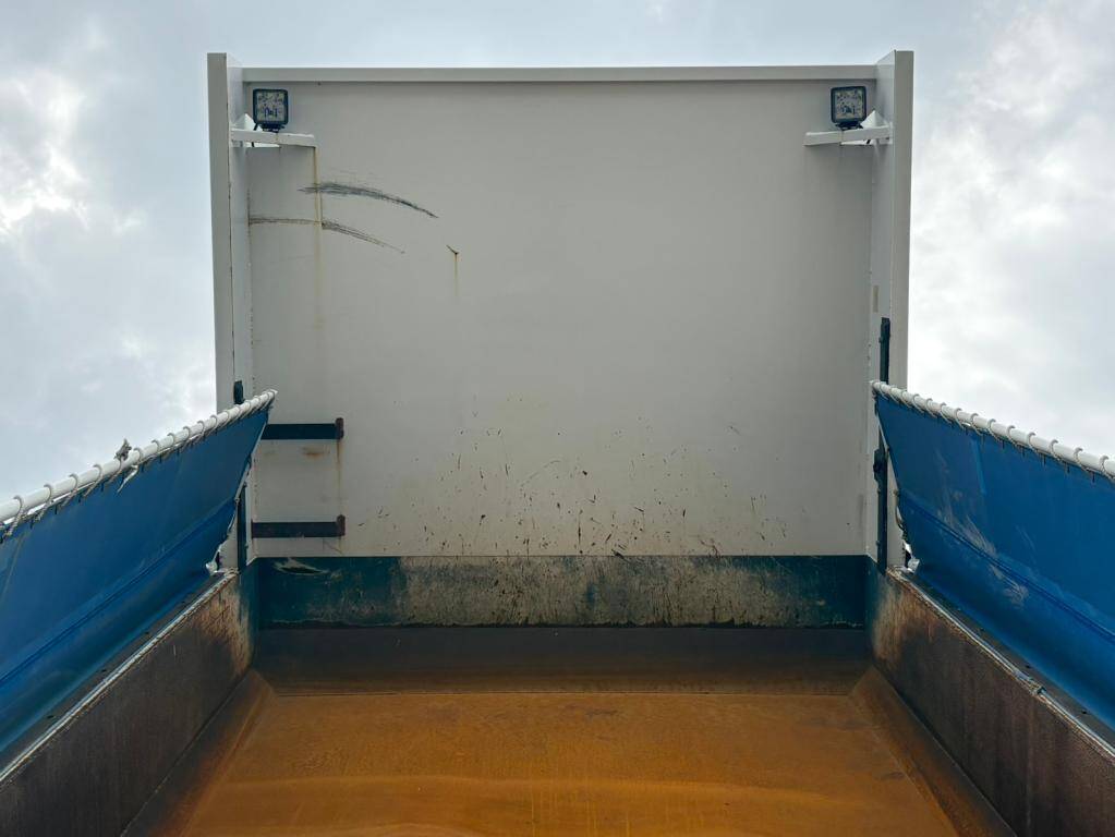 UDトラックスクオンダンプ大型（10t）[写真07]