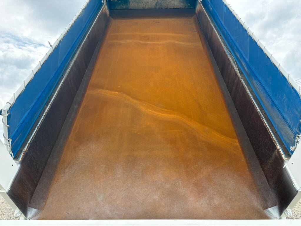 UDトラックスクオンダンプ大型（10t）[写真08]