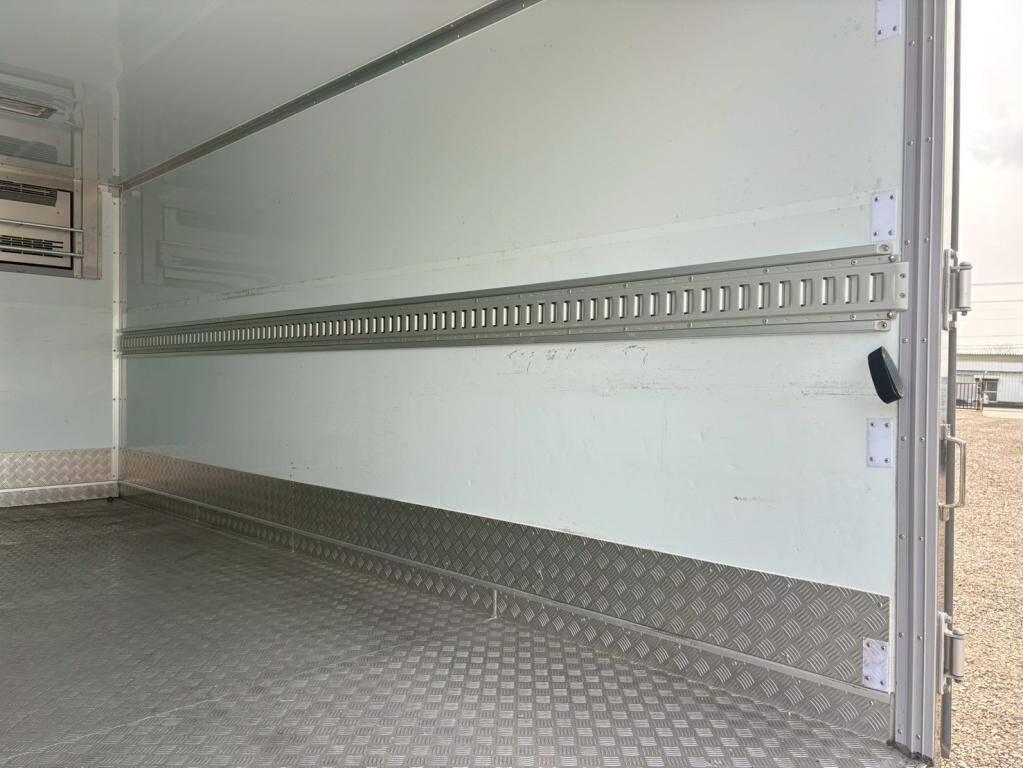 いすゞエルフ冷凍車（冷蔵車）小型（2t・3t）[写真10]