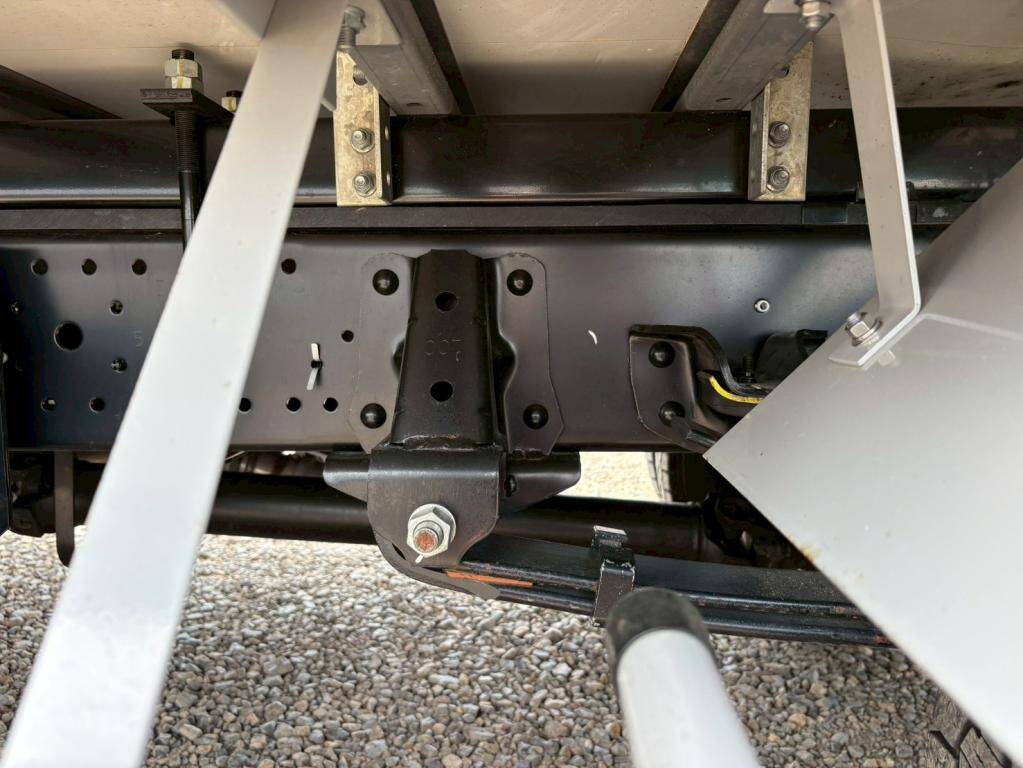 いすゞエルフ冷凍車（冷蔵車）小型（2t・3t）[写真12]