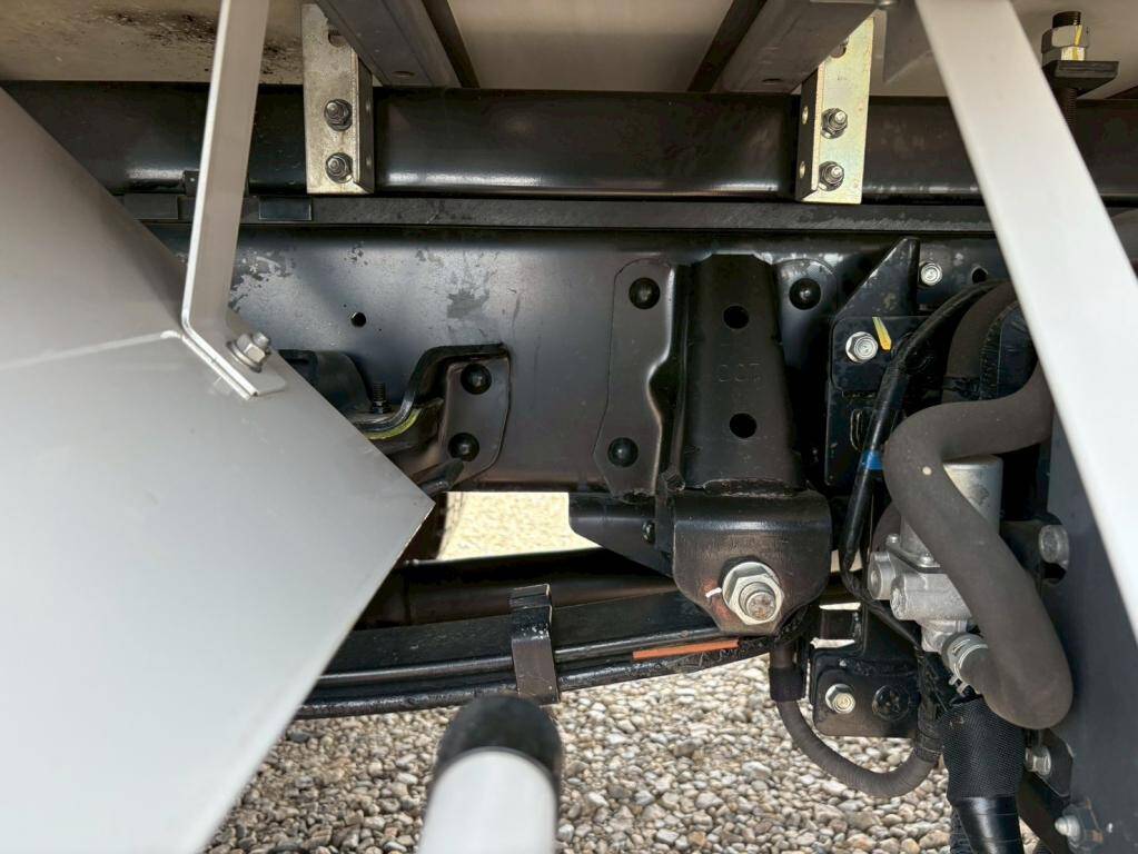 いすゞエルフ冷凍車（冷蔵車）小型（2t・3t）[写真13]