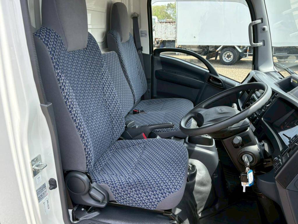 いすゞエルフ冷凍車（冷蔵車）小型（2t・3t）[写真18]