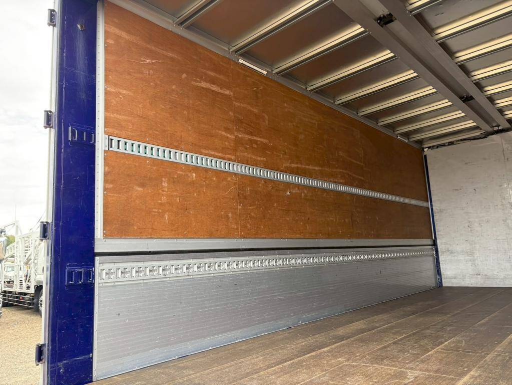 日野レンジャーアルミウイング中型（4t）[写真09]