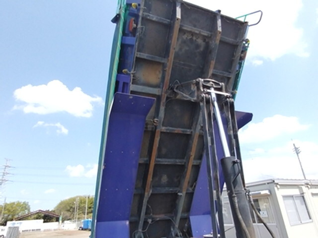 いすゞギガダンプ大型（10t）[写真10]