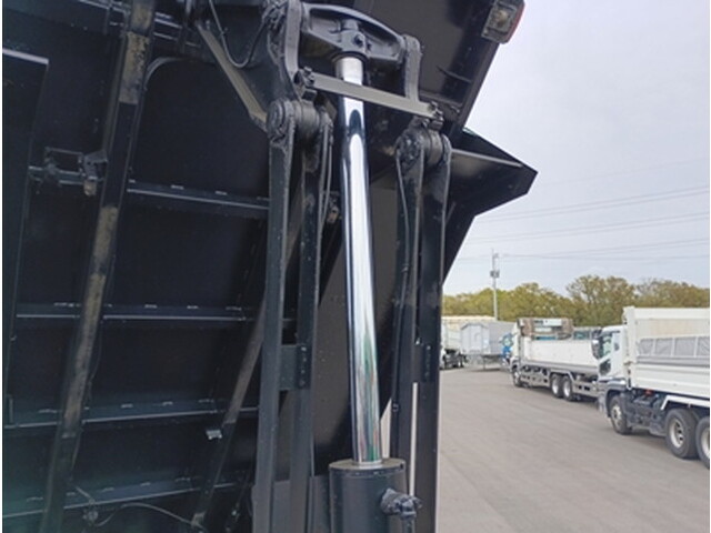 いすゞギガダンプ大型（10t）[写真08]