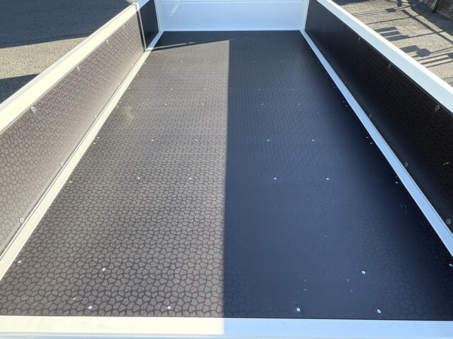 トヨタトヨエース平ボディ小型（2t・3t）[写真12]