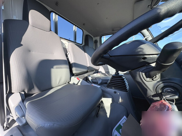 トヨタトヨエース平ボディ小型（2t・3t）[写真16]