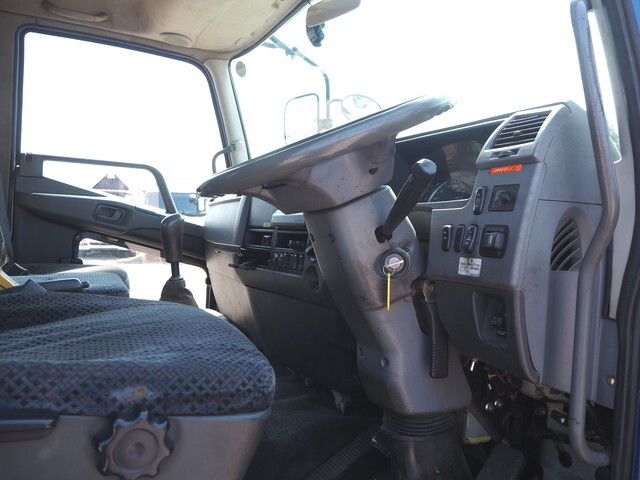 三菱ふそうファイターコンテナ専用車中型（4t）[写真36]