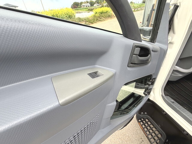 いすゞフォワードセルフクレーン3段中型（4t）[写真32]