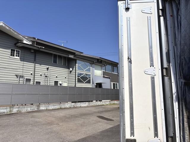 いすゞエルフ冷凍車（冷蔵車）小型（2t・3t）[写真10]