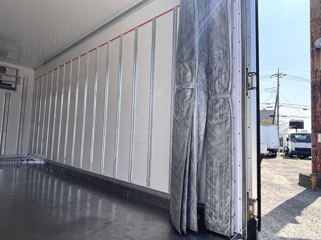 いすゞエルフ冷凍車（冷蔵車）小型（2t・3t）[写真12]