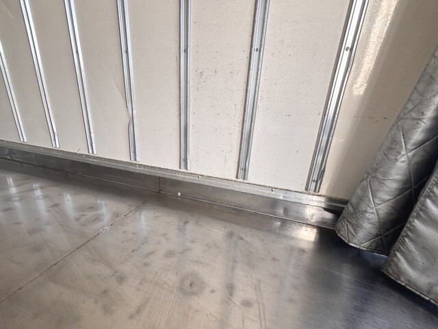 いすゞエルフ冷凍車（冷蔵車）小型（2t・3t）[写真16]