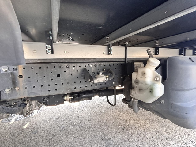 いすゞエルフ冷凍車（冷蔵車）小型（2t・3t）[写真23]