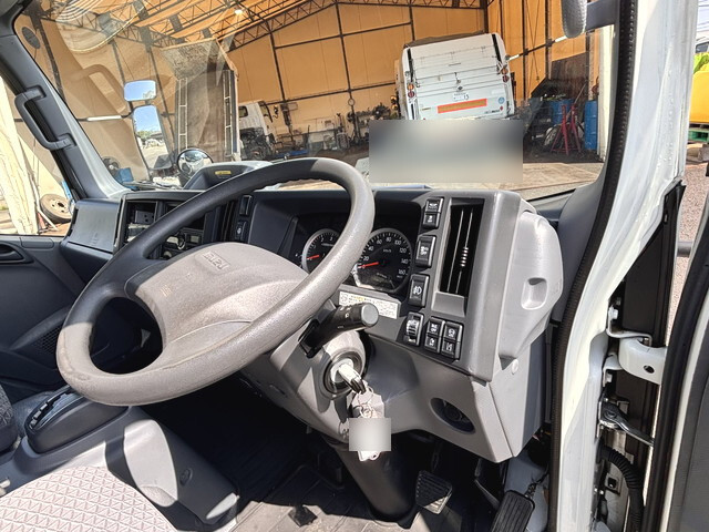 いすゞエルフ冷凍車（冷蔵車）小型（2t・3t）[写真31]