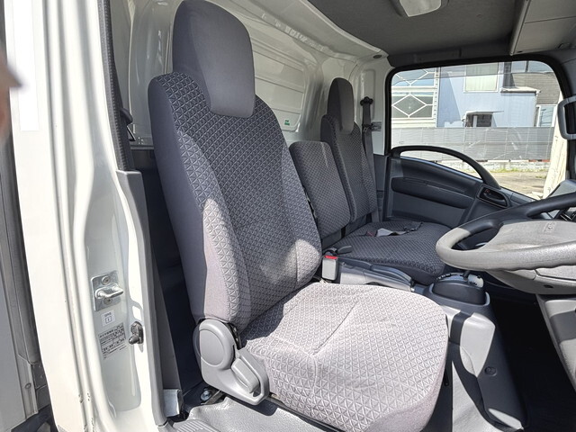 いすゞエルフ冷凍車（冷蔵車）小型（2t・3t）[写真32]