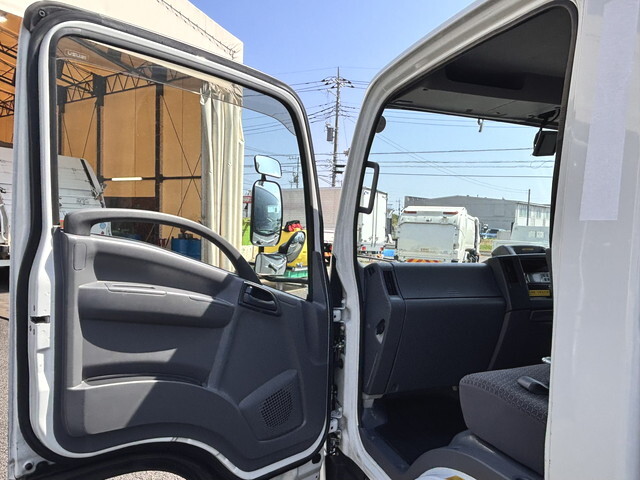 いすゞエルフ冷凍車（冷蔵車）小型（2t・3t）[写真36]