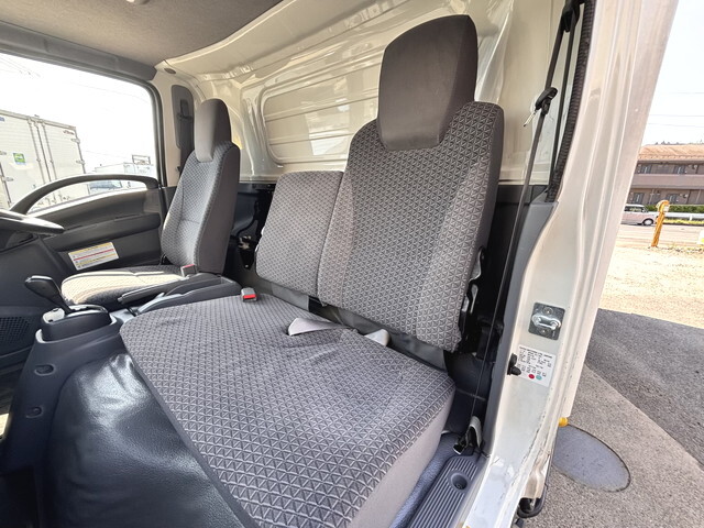 いすゞエルフ冷凍車（冷蔵車）小型（2t・3t）[写真38]