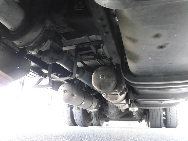 いすゞギガアルミウイング大型（10t）[写真11]