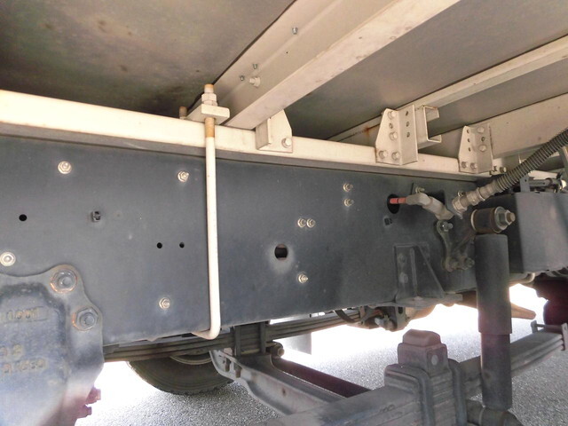 いすゞギガアルミウイング大型（10t）[写真12]