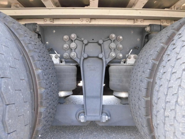 いすゞギガアルミウイング大型（10t）[写真13]