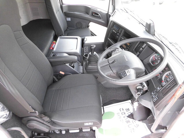 いすゞギガアルミウイング大型（10t）[写真15]