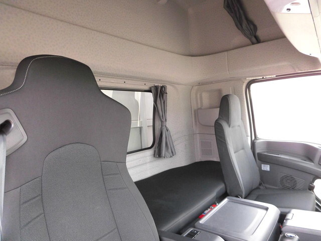 いすゞギガアルミウイング大型（10t）[写真16]