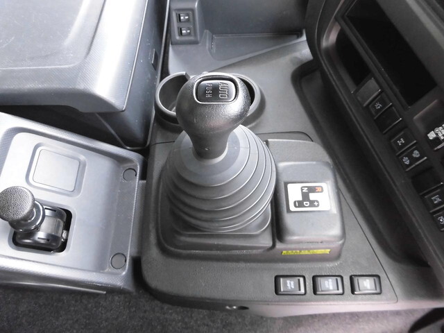 いすゞギガアルミウイング大型（10t）[写真19]