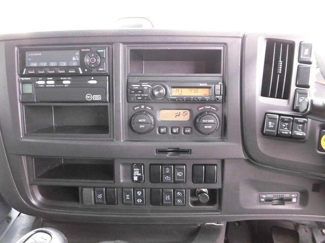 いすゞギガアルミウイング大型（10t）[写真21]