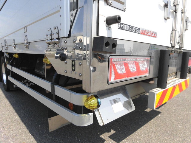 いすゞギガアルミウイング大型（10t）[写真28]