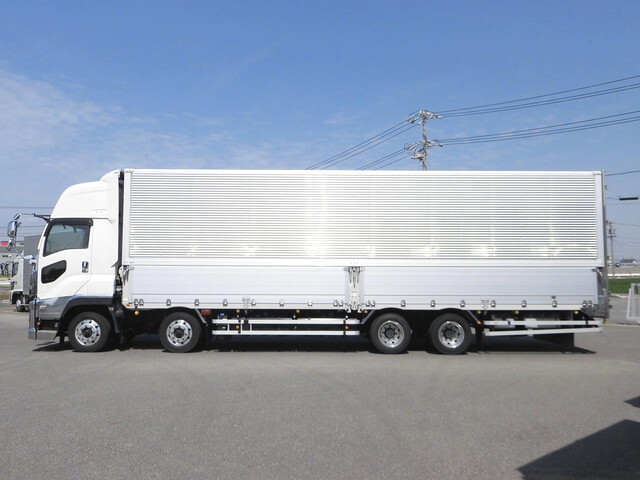 いすゞギガアルミウイング大型（10t）[写真05]