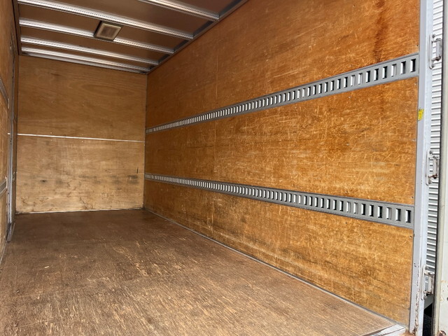 いすゞエルフアルミバン小型（2t・3t）[写真10]