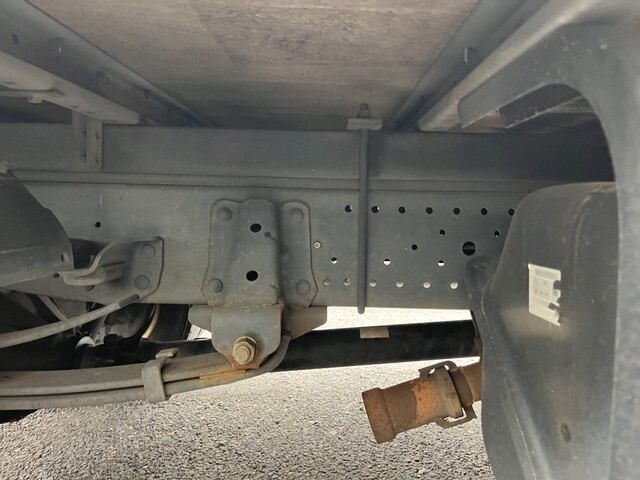 いすゞエルフアルミバン小型（2t・3t）[写真21]