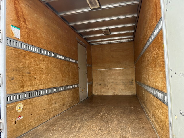 いすゞエルフアルミバン小型（2t・3t）[写真09]