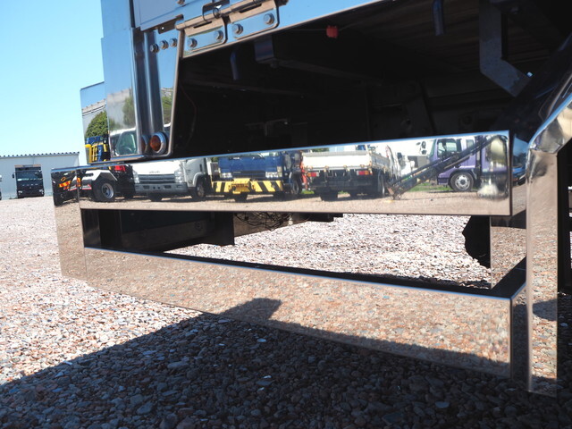 三菱ふそうキャンターアルミブロック小型（2t・3t）[写真13]